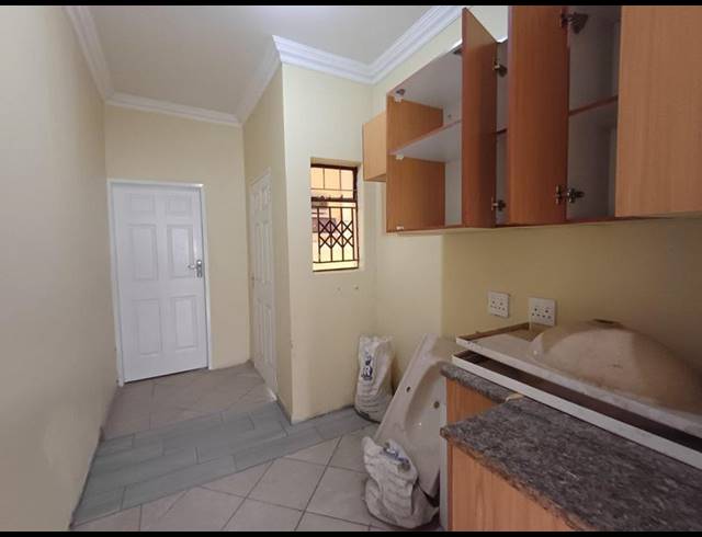 9 BEDROOM HOUSE FOR SALE IN BOOYSENS